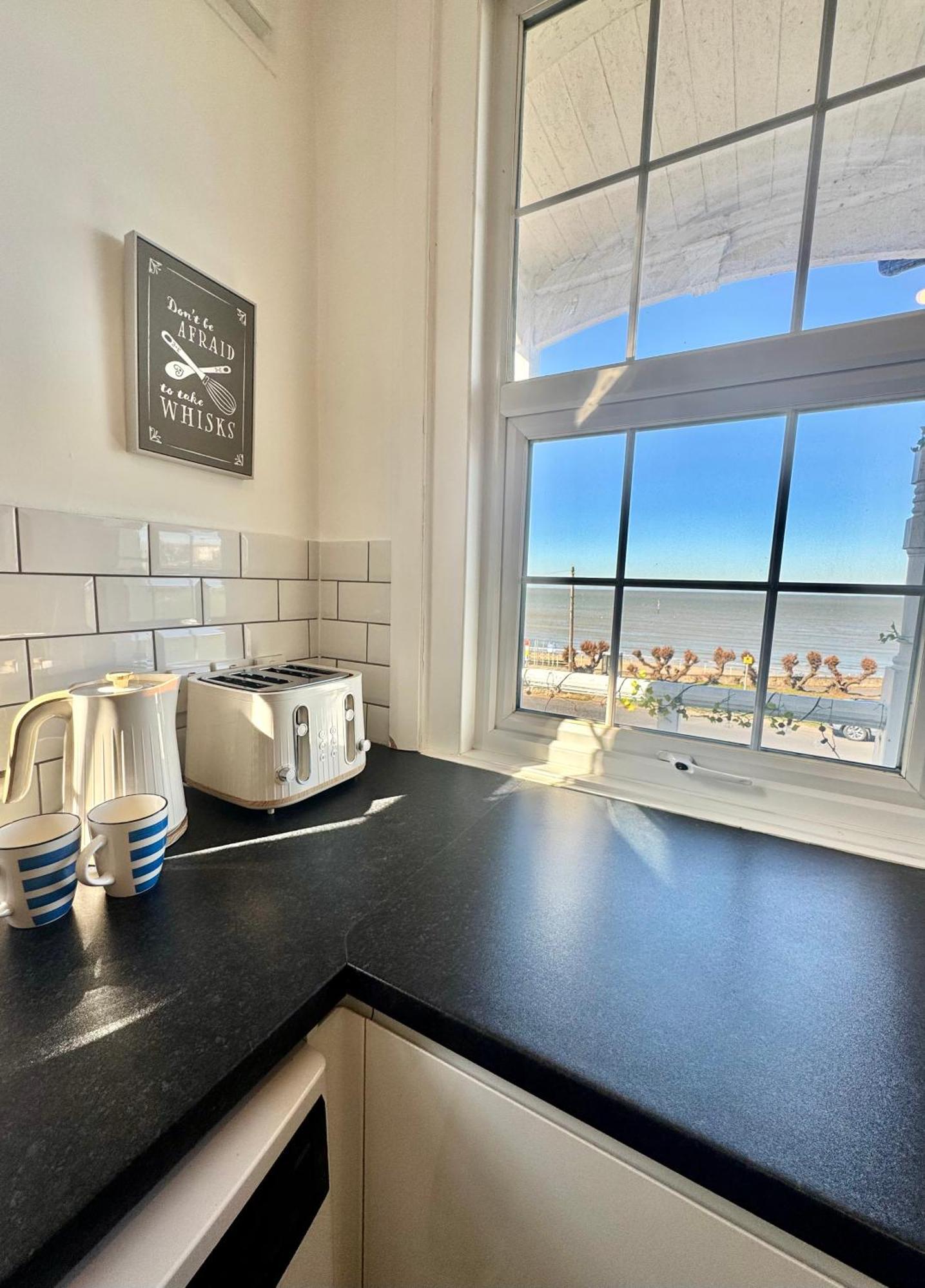 A View Of The Bay- Panoramic Sea Views- Sleeps 4 Lejlighed Westgate-on-Sea Eksteriør billede
