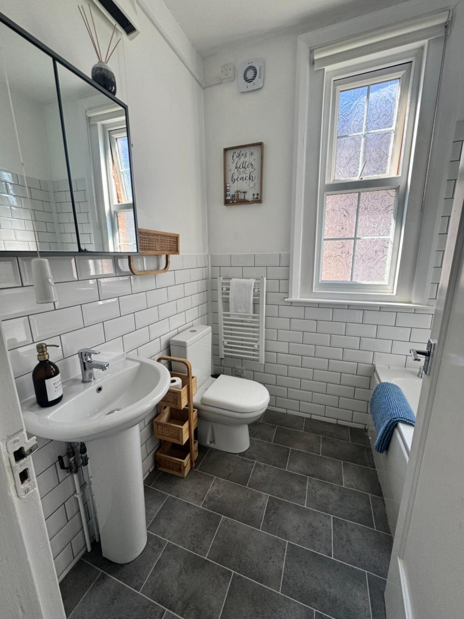 A View Of The Bay- Panoramic Sea Views- Sleeps 4 Lejlighed Westgate-on-Sea Eksteriør billede